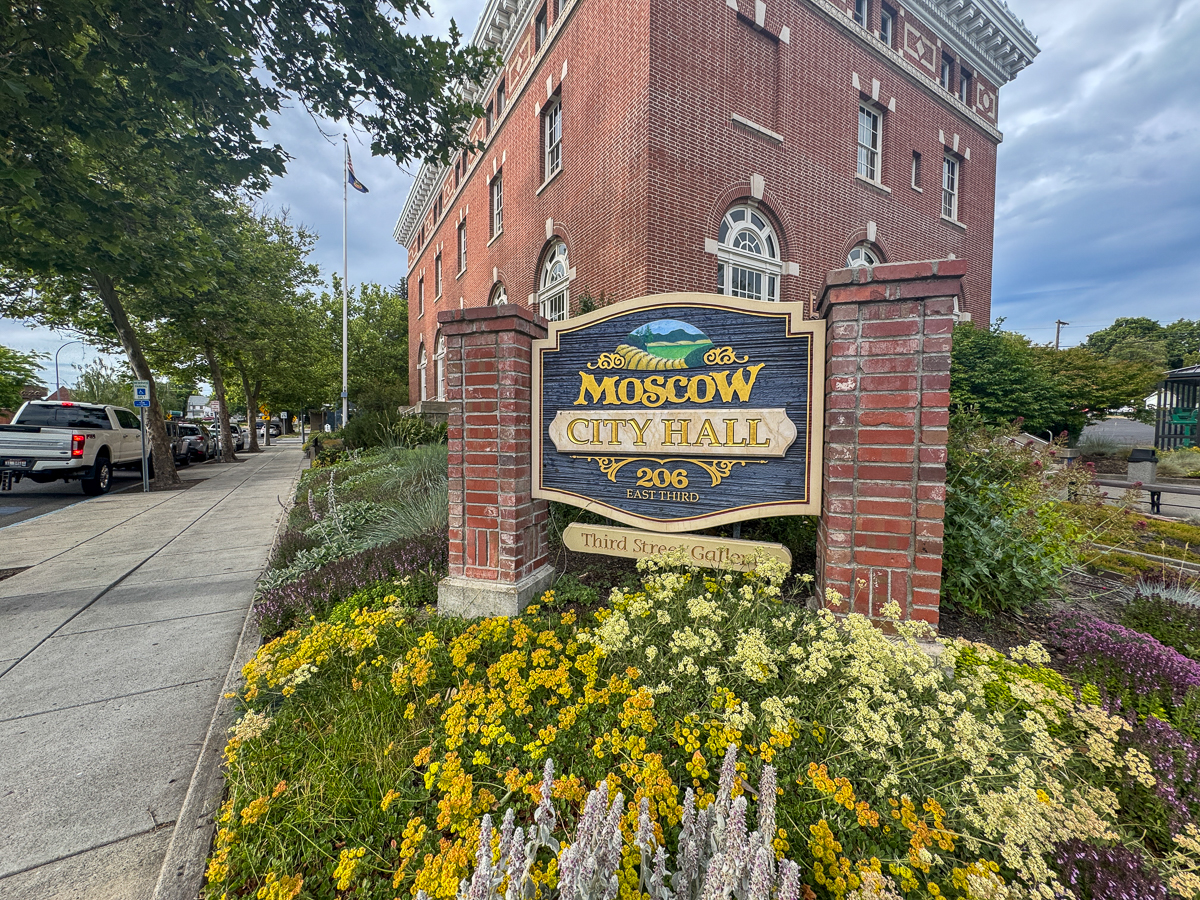 Paradise Creek Retirement Living is located in the heart of Moscow, Idaho, surrounded by the natural beauty of the Palouse